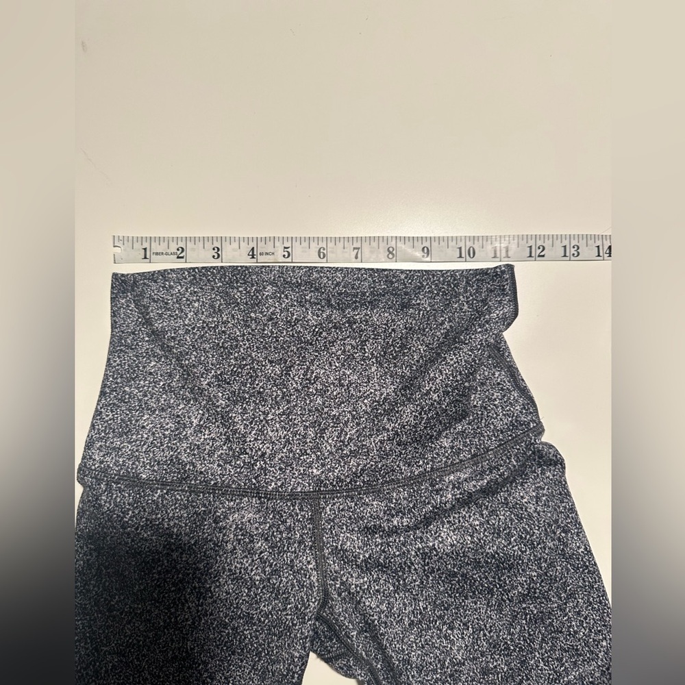 lulu lemon long leggings size 4 - Picture 5 of 6